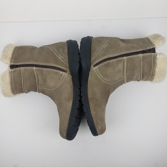 Clarks Bendables Women's Boots Beige Suede Faux Fur Ankle Booties Size 11 M - Picture 13 of 16